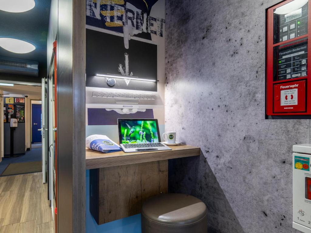 a laptop computer sitting on a desk in a room at B&B HOTEL Dortmund-Airport in Holzwickede