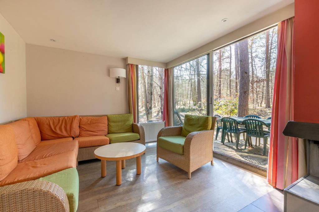 Χώρος καθιστικού στο Cottage les Hauts de Bruyères-252