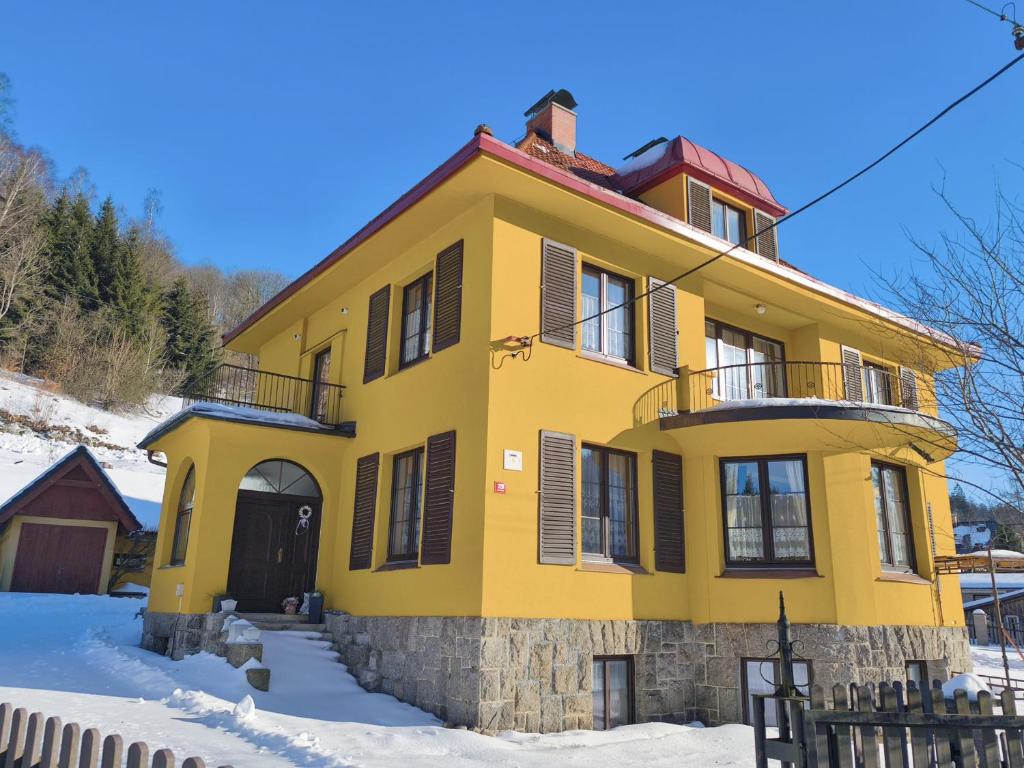 Budova, kde se vila nachází