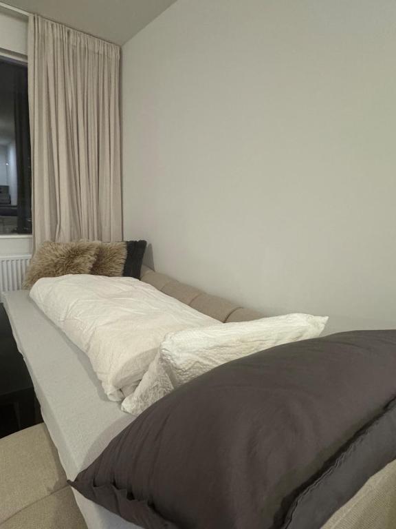 Postel nebo postele na pokoji v ubytování Minimalistic, Flat, Kópavogur
