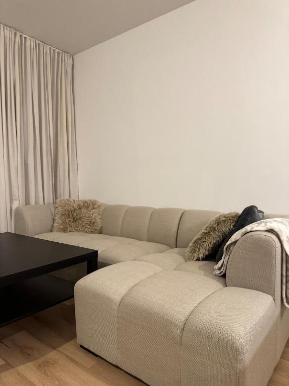 Posezení v ubytování Minimalistic, Flat, Kópavogur