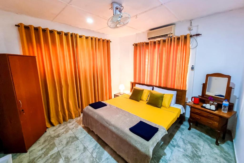 HOSTEL KATUNAYAKE At COLOMBO AIRPORT TRANSITにあるベッド