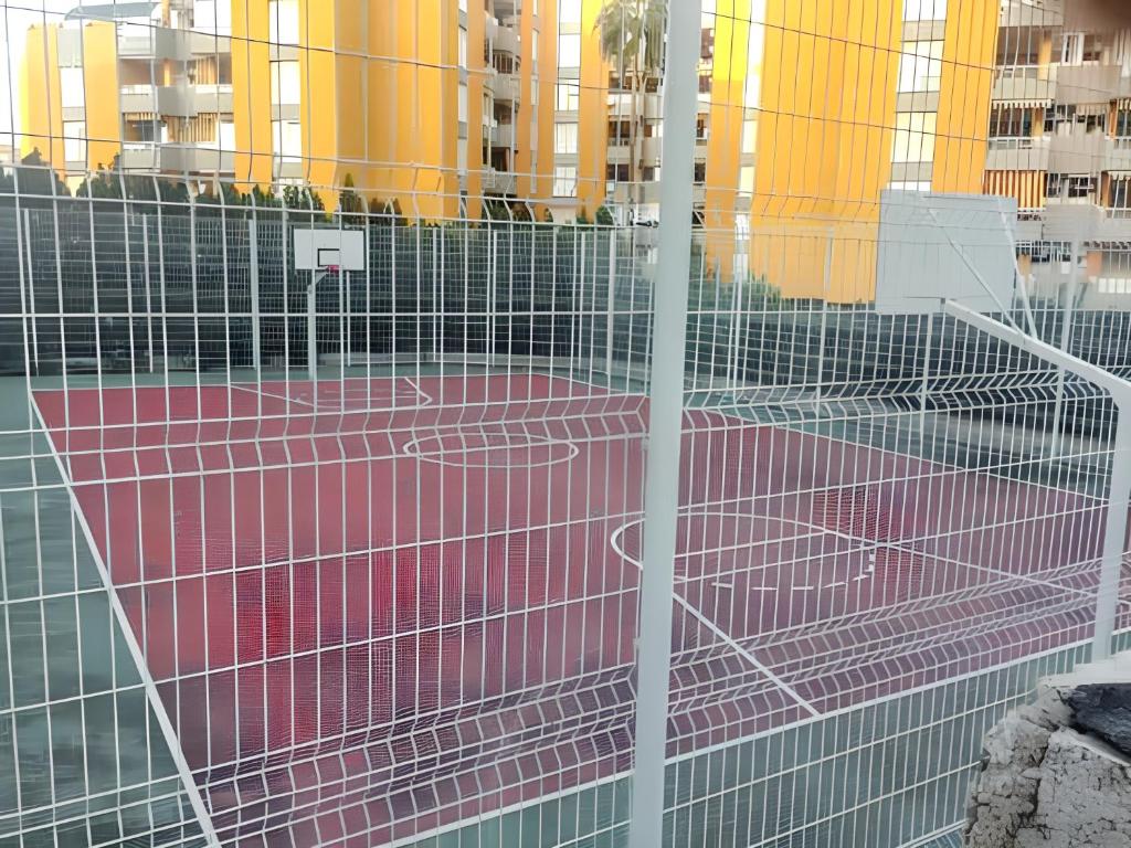 Tenis a/nebo squash v ubytování Modern apartment in Canet de Berenguer - 72 m² - Pool nebo okolí