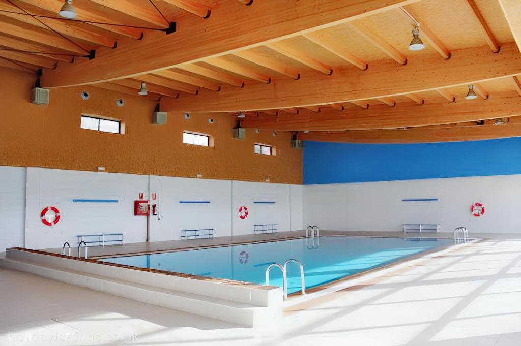 Bazén v ubytovaní Comfort Apartment Cirueña + Pool alebo v jeho blízkosti
