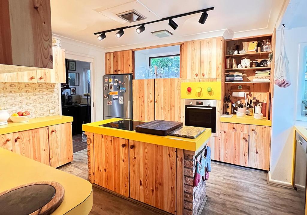 Kuchyň nebo kuchyňský kout v ubytování NEW Serene Modern Oasis