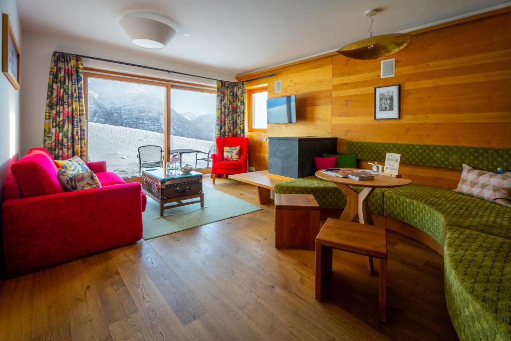 a living room with a couch and a table at Hotel Goldener Berg in Lech am Arlberg