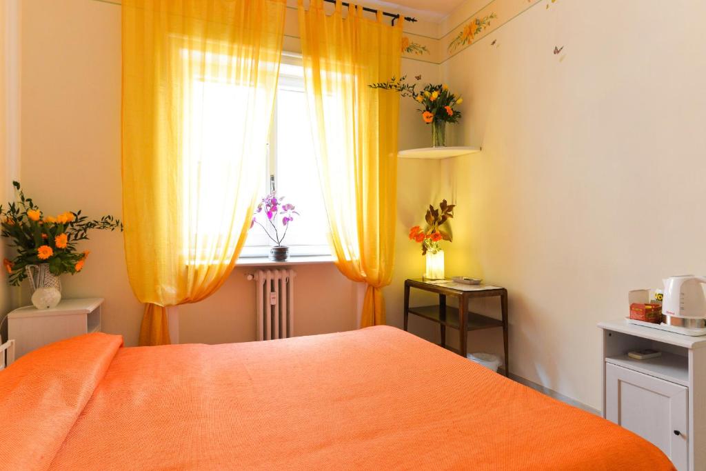 Posteľ alebo postele v izbe v ubytovaní B&B All'Ombra di San Pietro