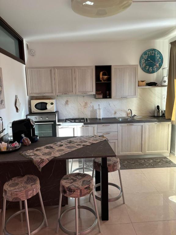 Kuchyňa alebo kuchynka v ubytovaní Appartamento nel Cuore della Valpolicella