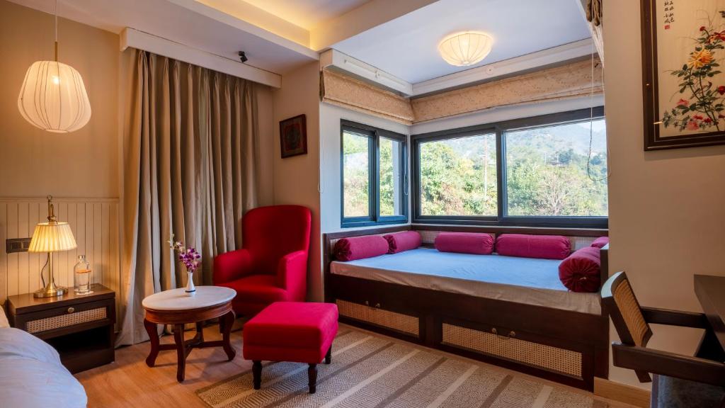 Posezení v ubytování Chakk 109 Mussoorie Foothills, Dehradun