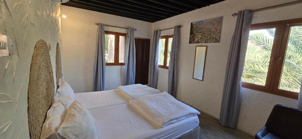 Postel nebo postele na pokoji v ubytování Riad Nizwa