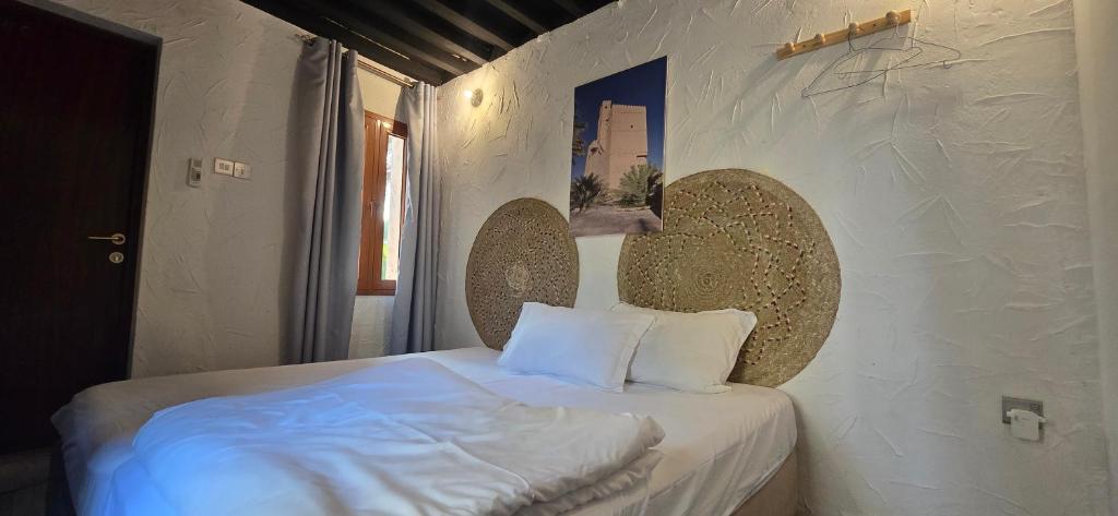 Postel nebo postele na pokoji v ubytování Riad Nizwa