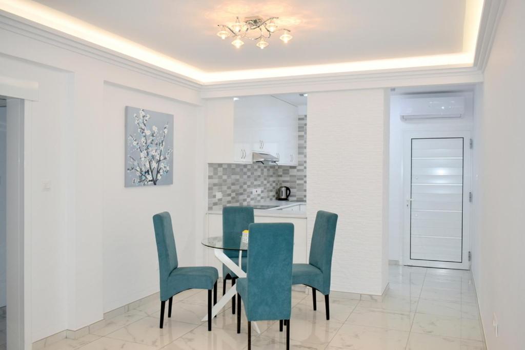 Posezení v ubytování 2 Bedroom Apartment, Semeli Complex- by IMH Travel & Tours