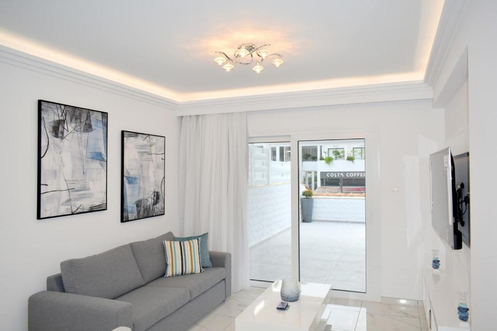 Posezení v ubytování 2 Bedroom Apartment, Semeli Complex- by IMH Travel & Tours