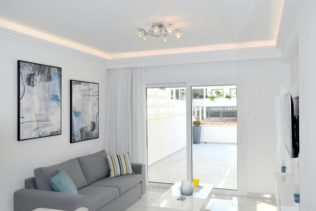 Posezení v ubytování 2 Bedroom Apartment, Semeli Complex- by IMH Travel & Tours