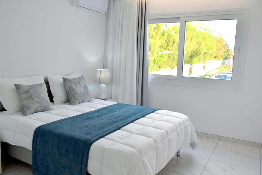 Postel nebo postele na pokoji v ubytování 2 Bedroom Apartment, Semeli Complex- by IMH Travel & Tours