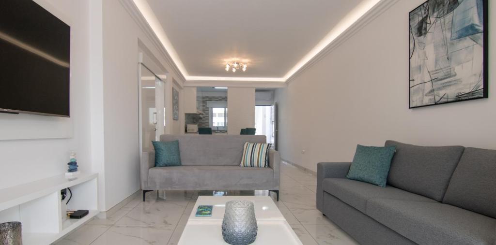 Posezení v ubytování 2 Bedroom Apartment, Semeli Complex- by IMH Travel & Tours