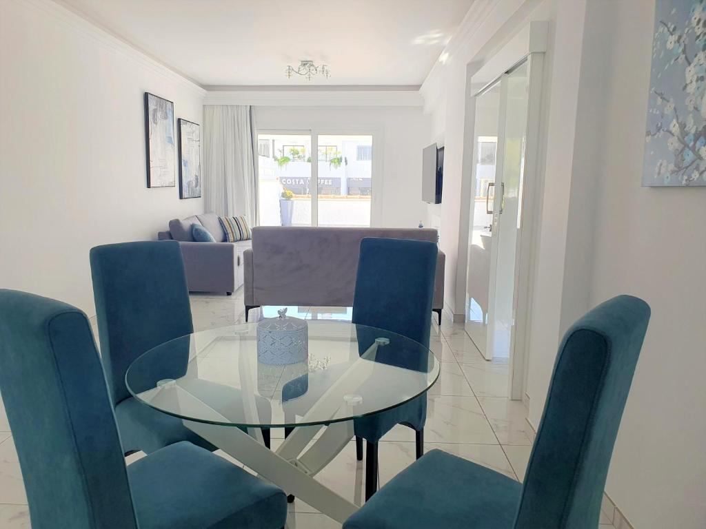 Posezení v ubytování 2 Bedroom Apartment, Semeli Complex- by IMH Travel & Tours