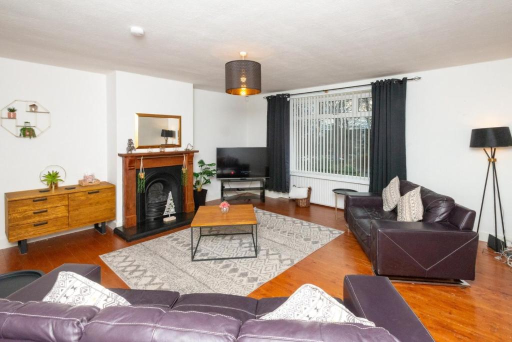 a living room with a couch and a fireplace at Aberdeen Nest in Aberdeen
