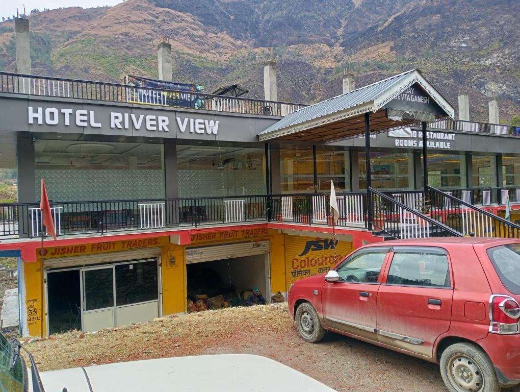 Nespecifikovaný výhled na hory nebo výhled na hory při pohledu z hotelu