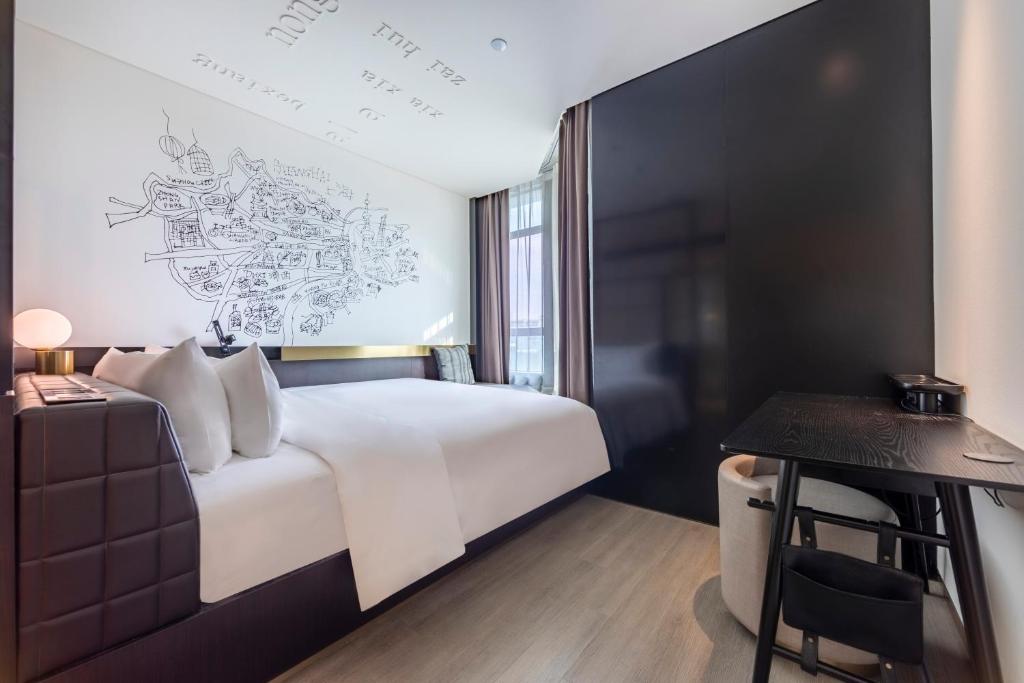 Postel nebo postele na pokoji v ubytování CitiGO Hotel Hongqiao Shanghai