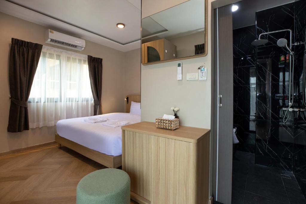 
Deluxe Double Room with Side Sea View
