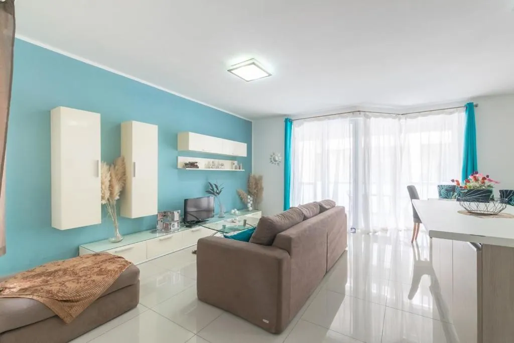 Amazing and Spacious w Side sea View