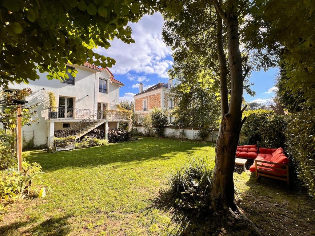 Photo de la galerie de l'établissement Family home near train station, à Garches