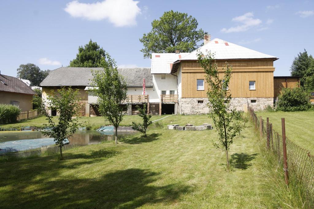 Zahrada ubytování Chalupa Pustá Kamenice