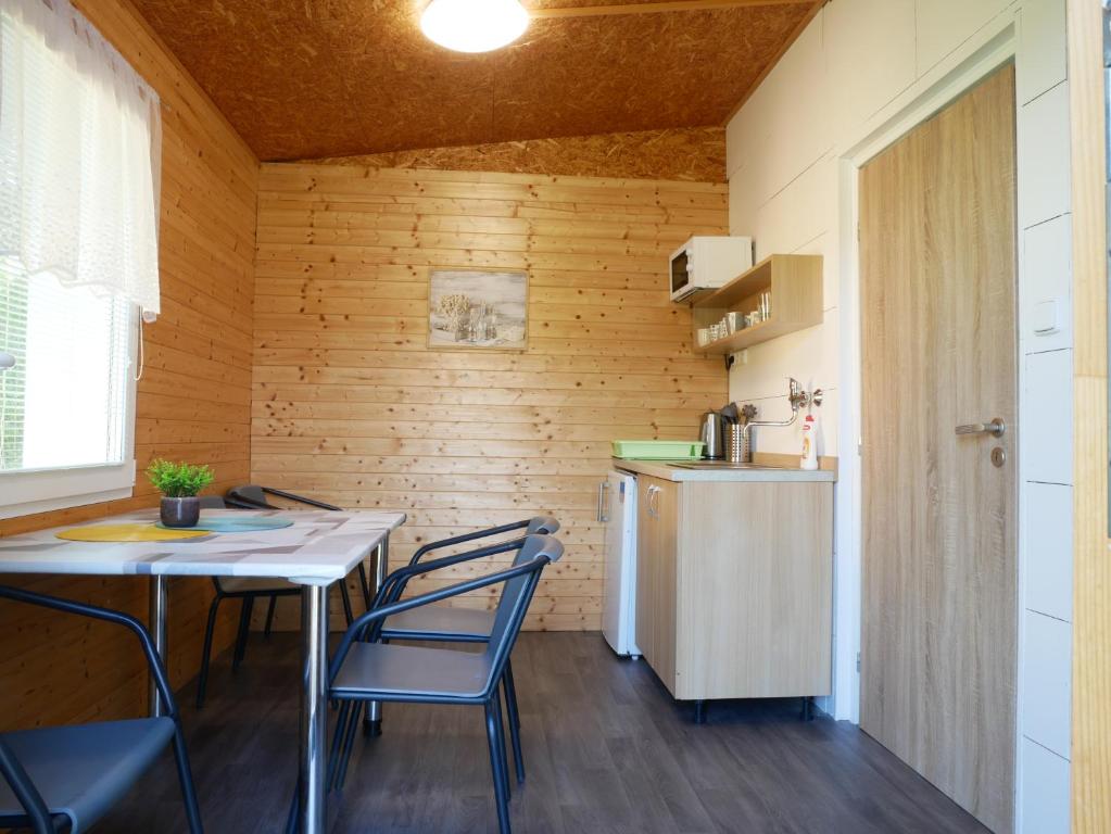 Kuchyň nebo kuchyňský kout v ubytování Camping Rožnov