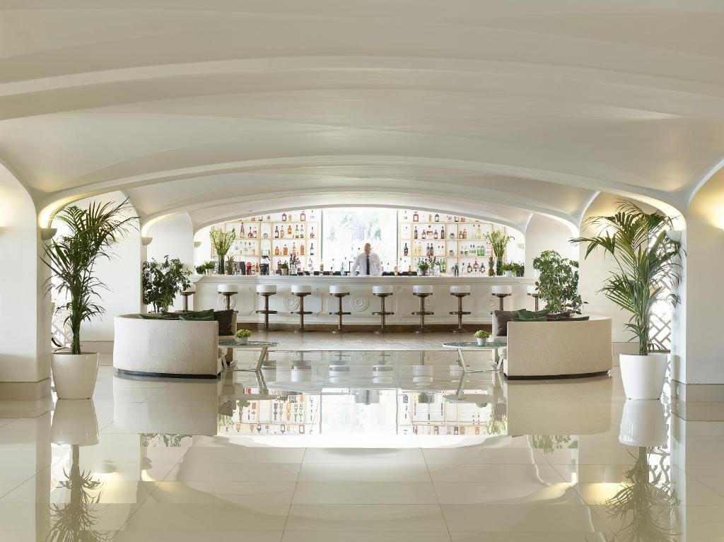 Nápoje v ubytování Grecotel LUXME Daphnila Bay