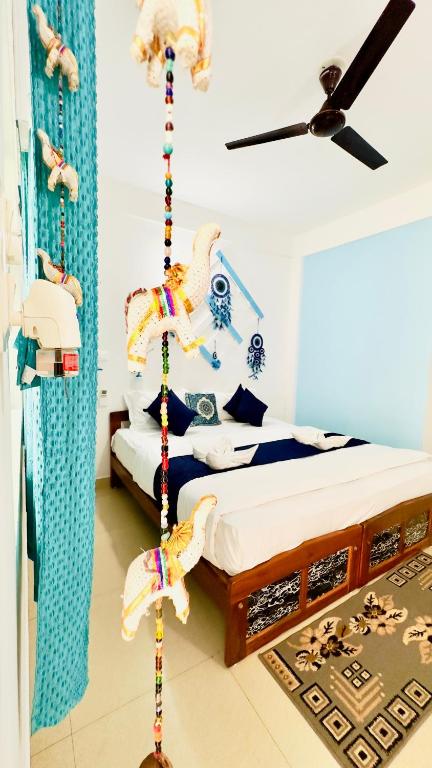 Postel nebo postele na pokoji v ubytování Omkar wellness inn