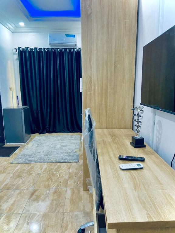 TV a/nebo společenská místnost v ubytování Studio Apartment - Lekki Lagos