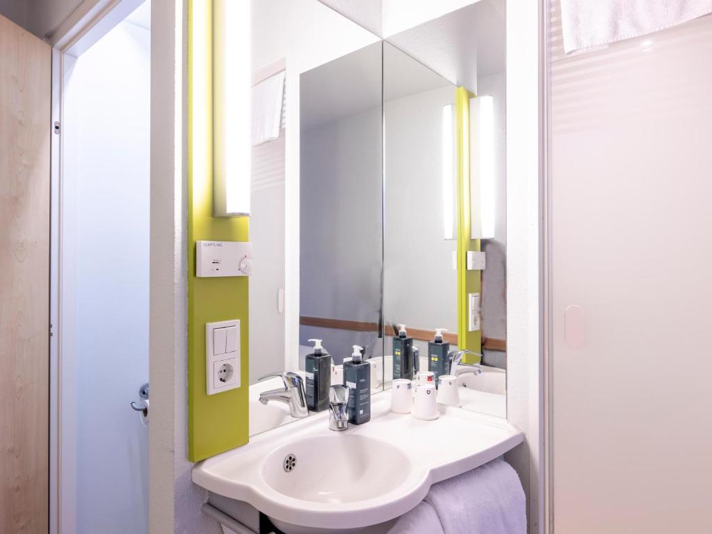Koupelna v ubytování B&B HOTEL Saarbrücken-Ost
