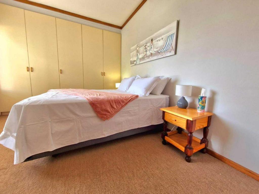 Postel nebo postele na pokoji v ubytování Self-Catering 4 Bedroom House