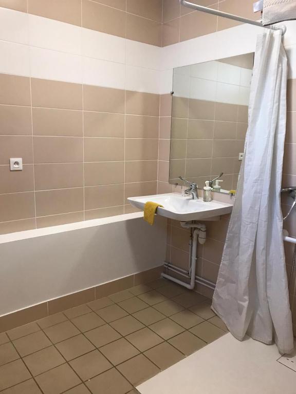 Koupelna v ubytování Gîte de Llo - 16 Chambres privées - PDJ inclus