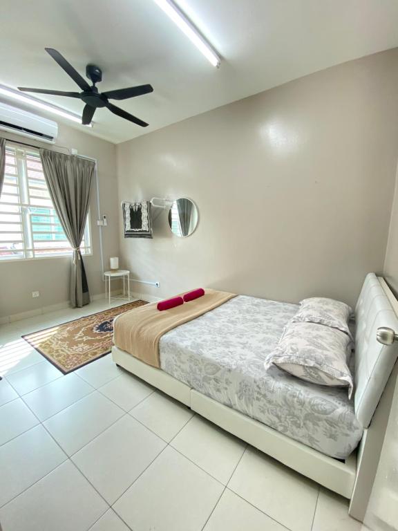 Postel nebo postele na pokoji v ubytování Homestay Aalaiya Bertam Kepala Batas - Fully Aircond