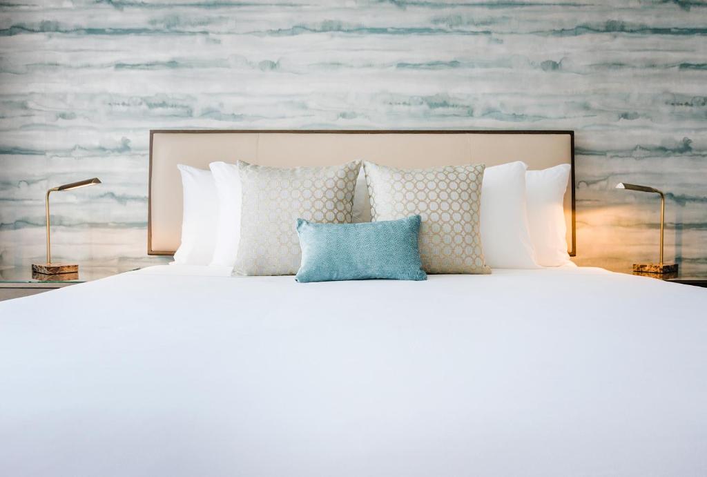 Postel nebo postele na pokoji v ubytování Iberostar Waves Miami Beach