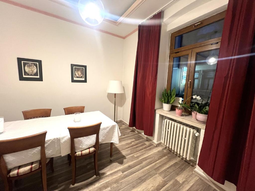 Posedenie v ubytovaní Hotel Majovey