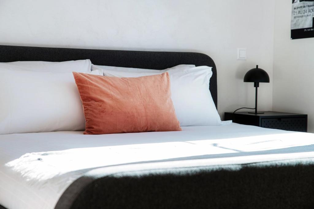 Unique Gandria Attic by Quokka 360 - Elegant Lake View Apartment - Resim 31