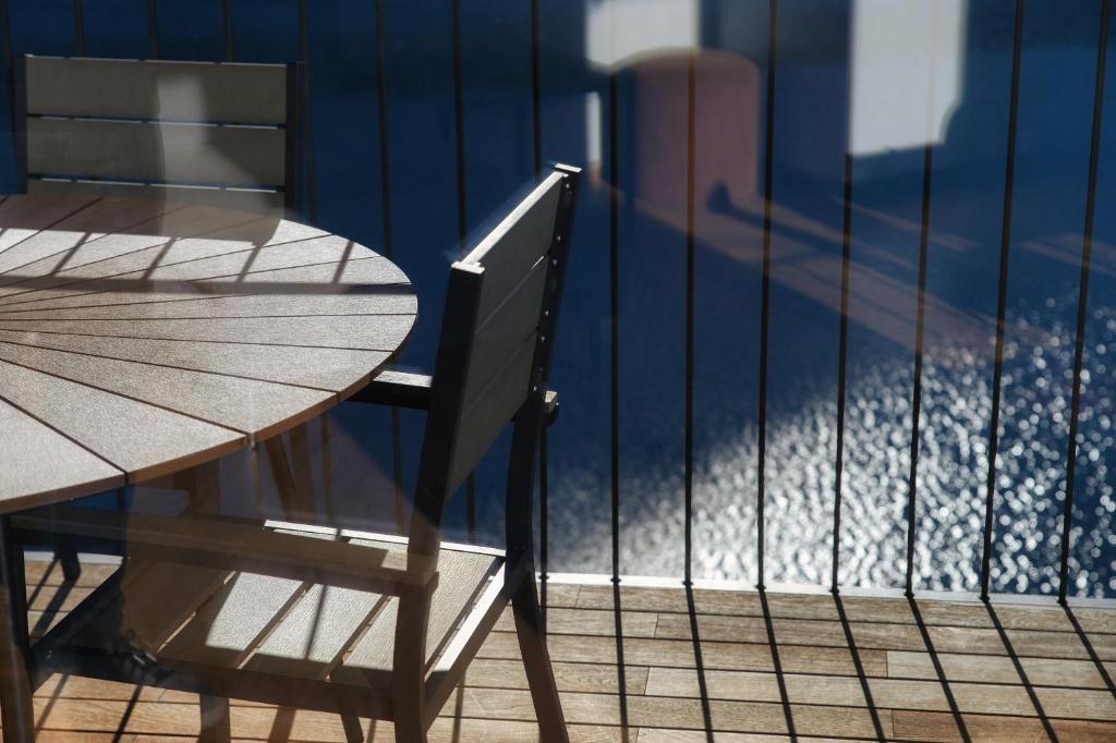 Unique Gandria Attic by Quokka 360 - Elegant Lake View Apartment - Resim 26