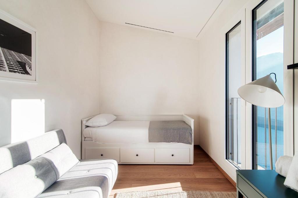 Unique Gandria Attic by Quokka 360 - Elegant Lake View Apartment - Resim 37