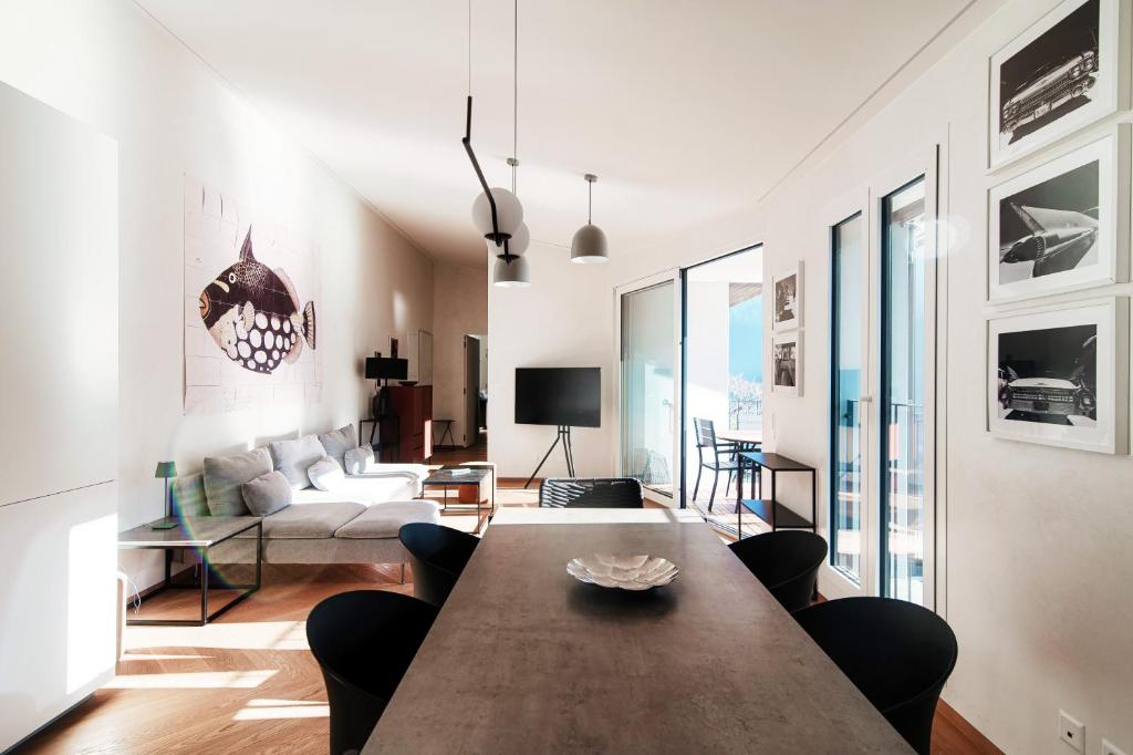 Unique Gandria Attic by Quokka 360 - Elegant Lake View Apartment - Resim 21