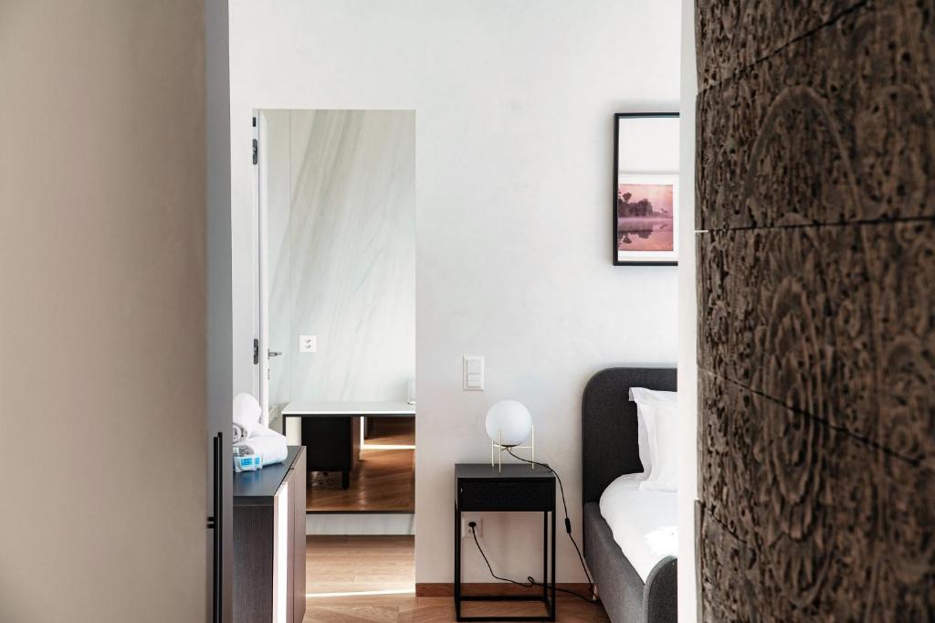 Unique Gandria Attic by Quokka 360 - Elegant Lake View Apartment - Resim 30