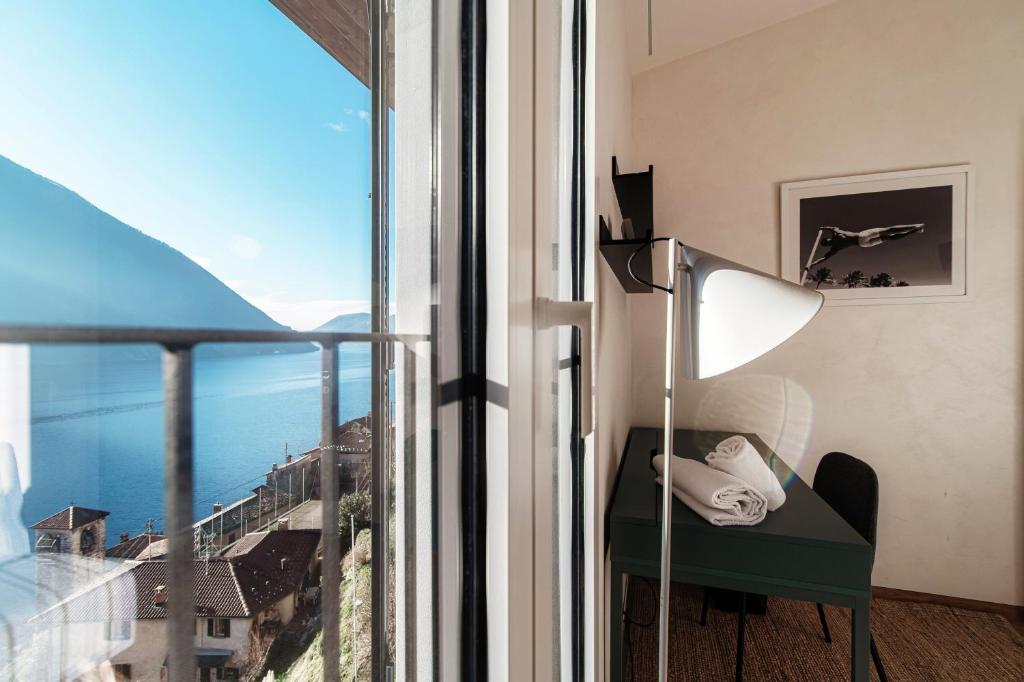 Unique Gandria Attic by Quokka 360 - Elegant Lake View Apartment - Resim 24