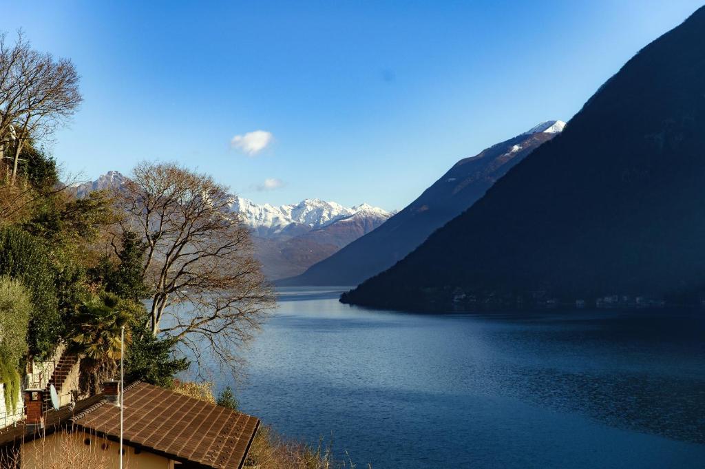 Unique Gandria Attic by Quokka 360 - Elegant Lake View Apartment - Resim 32