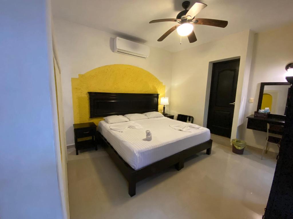 Postel nebo postele na pokoji v ubytování Hotel Quinta Marciala MX