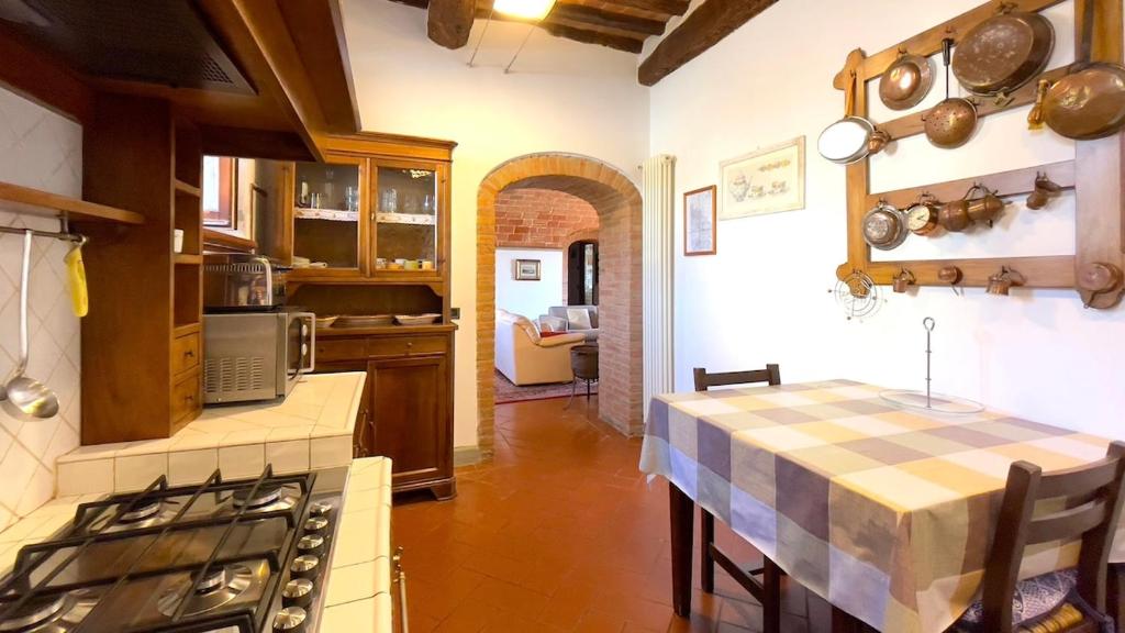 Kuchnia lub aneks kuchenny w obiekcie Brucina - Private holiday apartment with shared pool