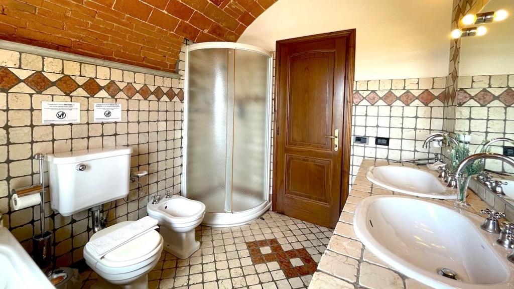 Łazienka w obiekcie Brucina - Private holiday apartment with shared pool