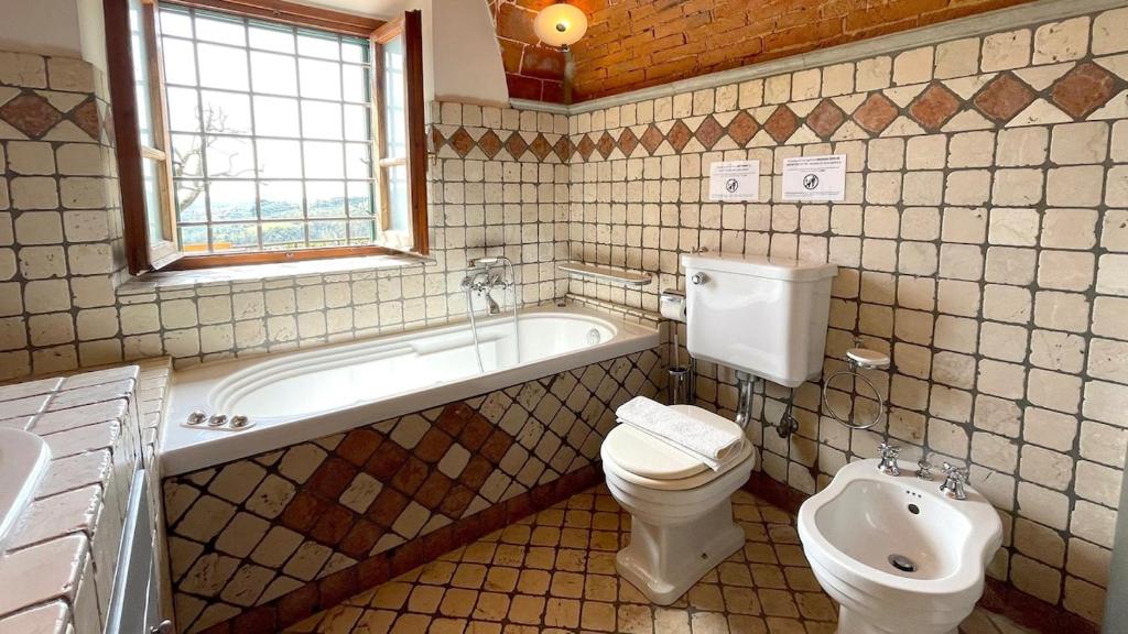 Łazienka w obiekcie Brucina - Private holiday apartment with shared pool