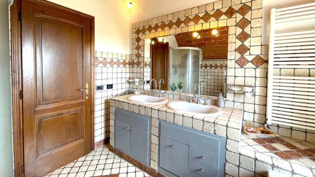 Łazienka w obiekcie Brucina - Private holiday apartment with shared pool